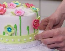 finishing-touches-on-cake finishing touches on a cake